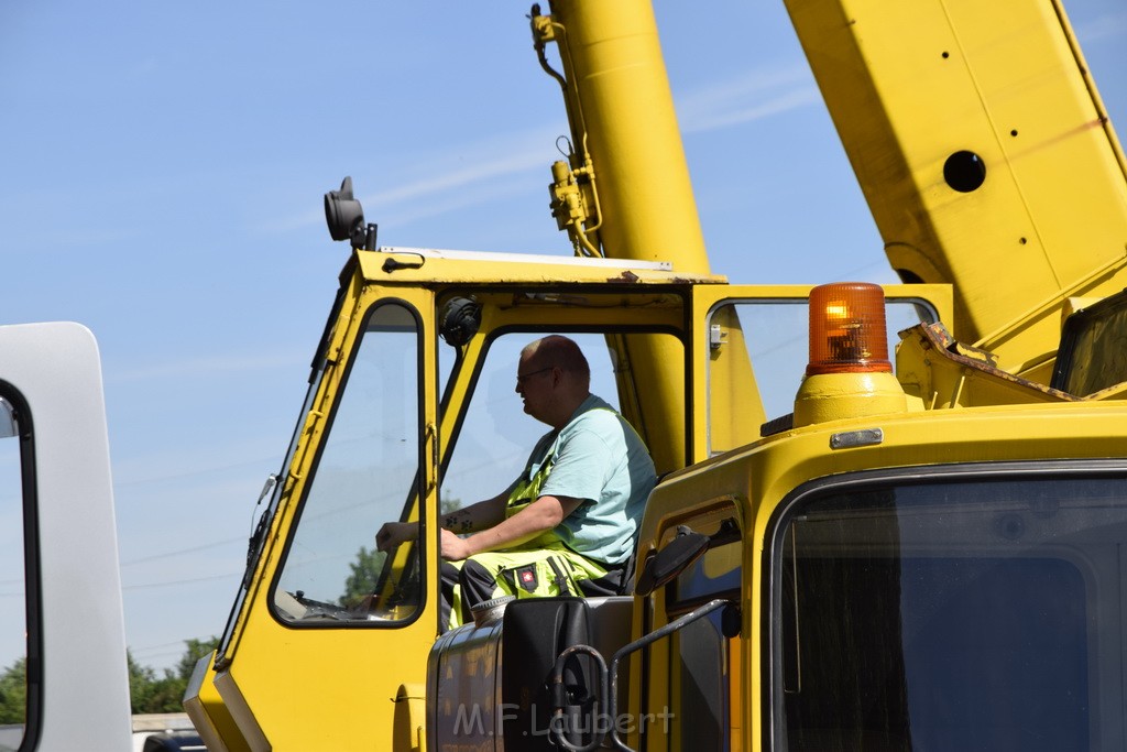 LKW in Boeschung A 3 Rich Frankfurt Hoehe Roesrath Lohmar P131.JPG - Miklos Laubert